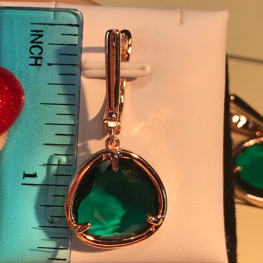 🌟 Rose Gold Plated Green Crystal Drop Earrings - Picture 4 of 4
